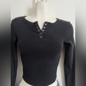 Long sleeve black crop top